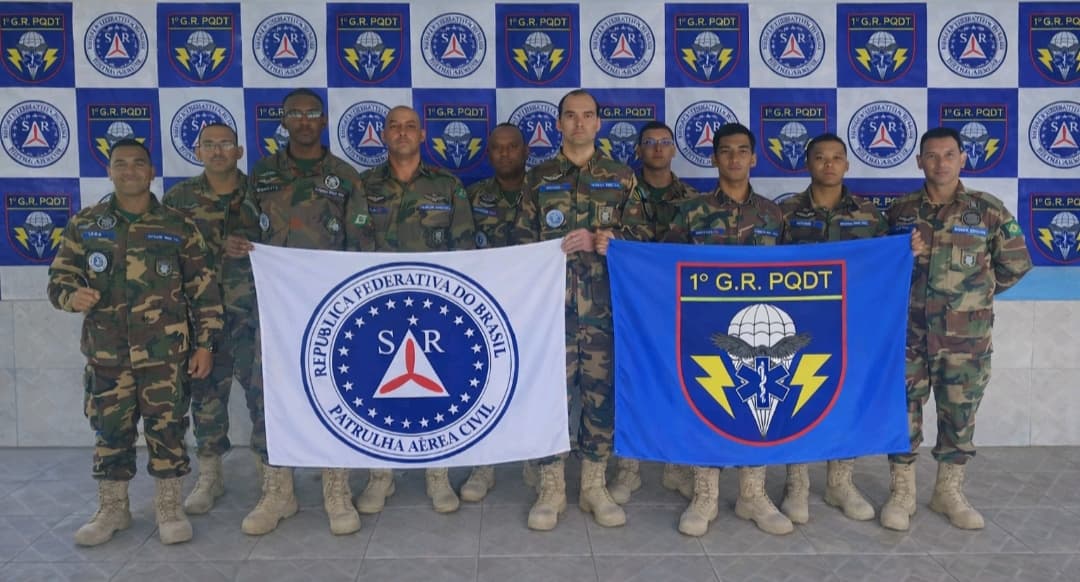 O Comando Operacional destaca à prontidão do 1º Grupamento de Resgate Paraquedista (1º G.R. PQDT)